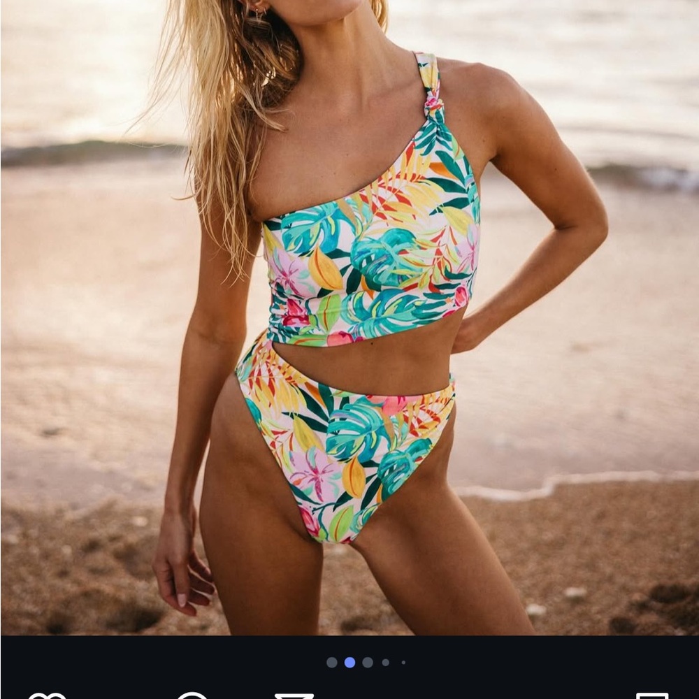 ISO. SKATIE Aloha swim